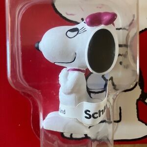 Schleich Belle with clasped hands in front - Peanuts - Belle Figurine - 22032